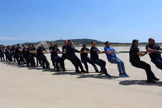 Γιατί τραβούσαν αεροπλάνο οι αστυνομικοί του Ελευθέριος Βενιζέλος
